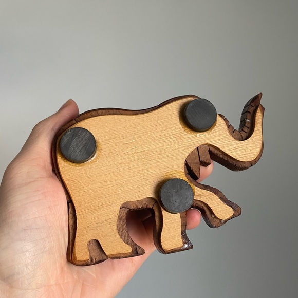 Vintage Wooden Elephant Magnet - Picture 7 of 7